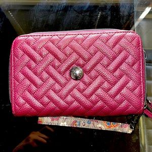 LUG VL Quickstep wallet with matching wrist strap! 🌺
